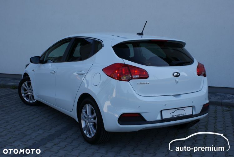 Kia Ceed 1.6 GDI Dream Team Edition - 30