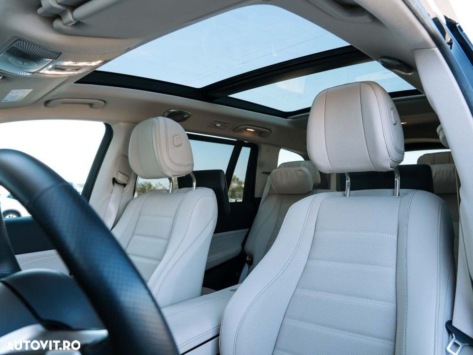 Mercedes-Benz GLS - 12