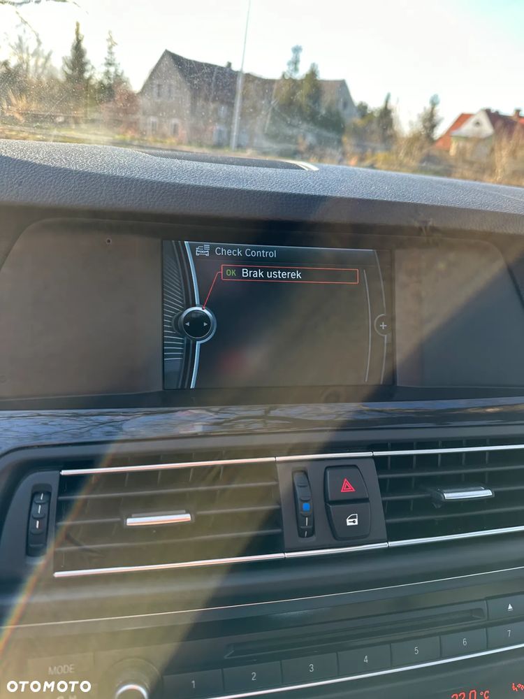 BMW Seria 5 520i Touring - 10