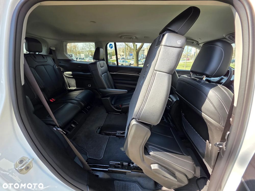 Jeep Grand Cherokee - 34