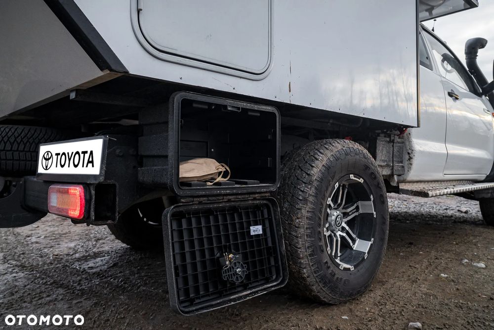 Toyota Hilux 4x4 Extra Cab - 16