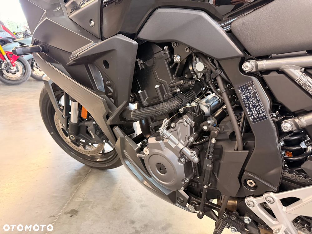 Suzuki GSX - 12
