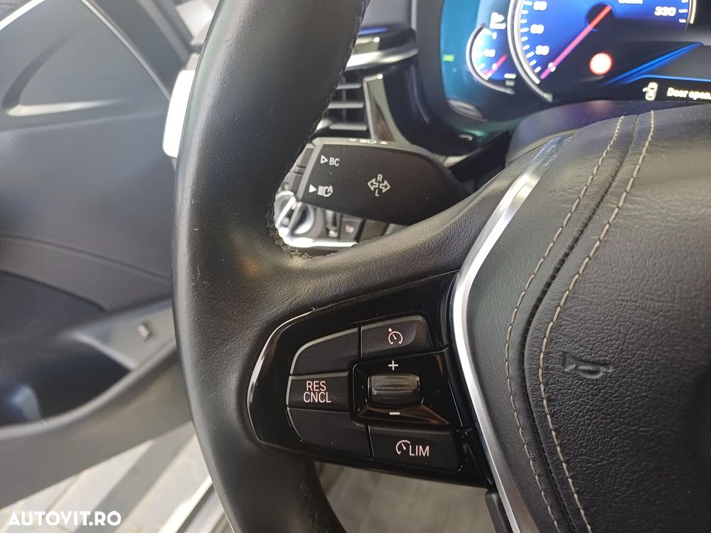 BMW Seria 5 520d xDrive AT - 13