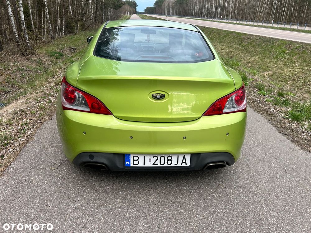 Hyundai Genesis Coupe 2.0 T - 2