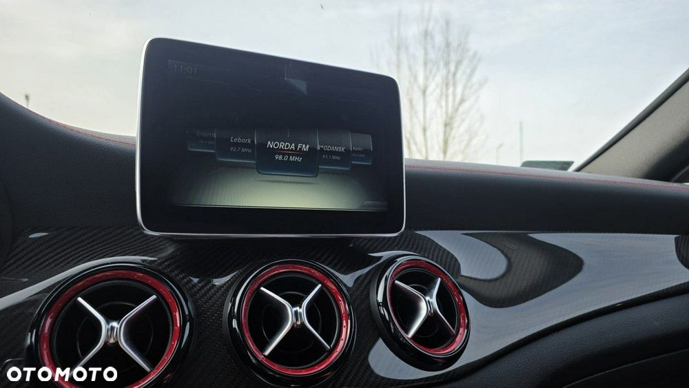 Mercedes-Benz CLA - 12