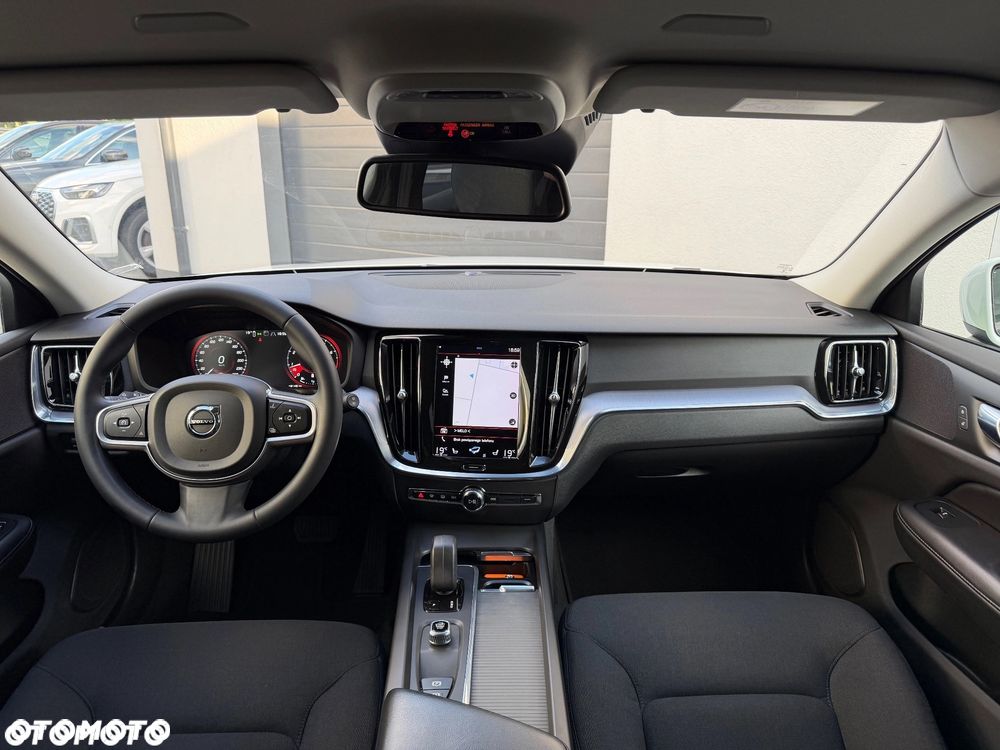 Volvo V60 B3 B DKG Momentum - 25