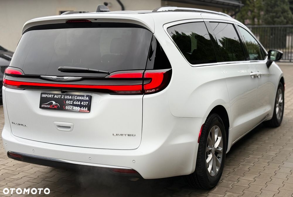 Chrysler Pacifica - 12