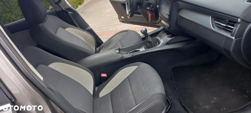 Toyota Avensis 1.8 Premium - 13