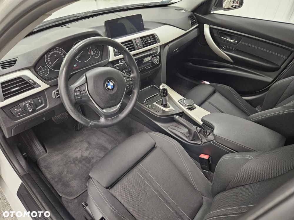 BMW Seria 3 320d - 16