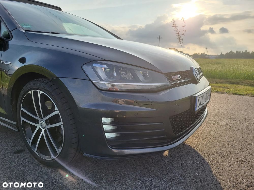 Volkswagen Golf - 10