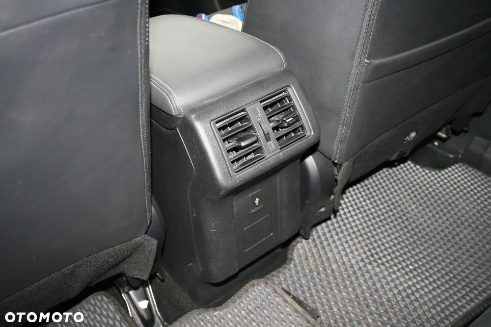 Mitsubishi Outlander Intense + - 16