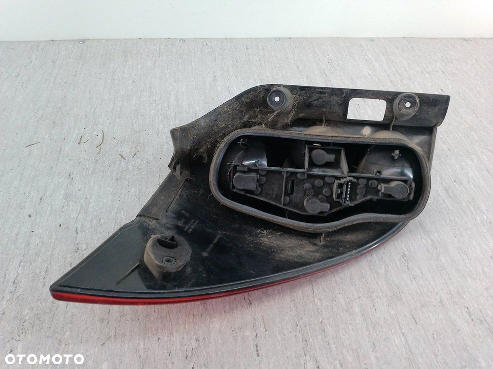LAMPA TYLNA PRAWA RENAULT LAGUNA II ( 02-07 ) 8200002472 KOMBI - 5