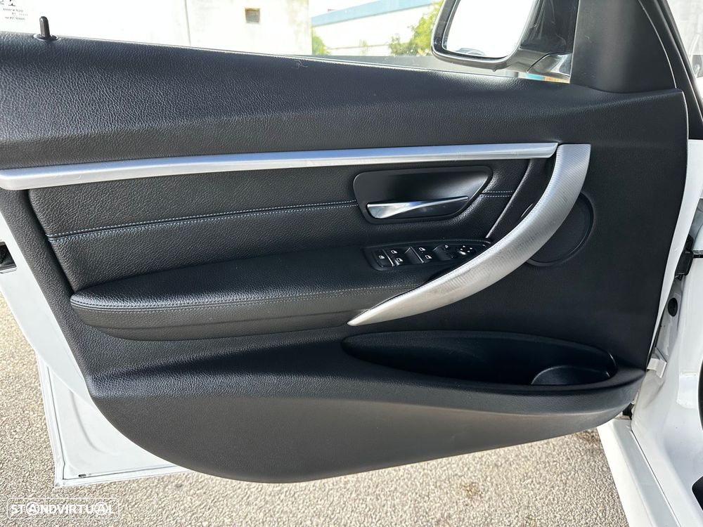 BMW 330 e iPerformance Pack M - 19