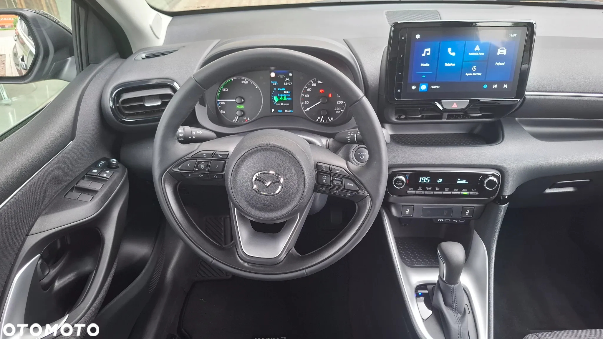 Mazda 2 Hybrid - 12