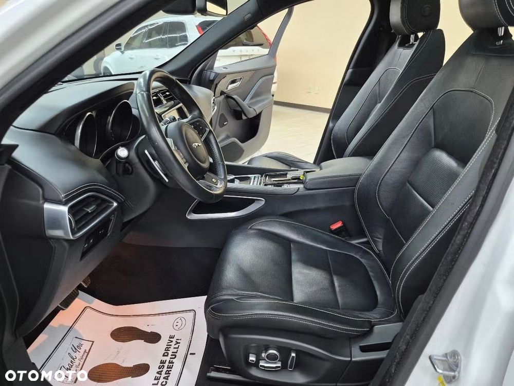 Jaguar F-Pace 2018 photo 5