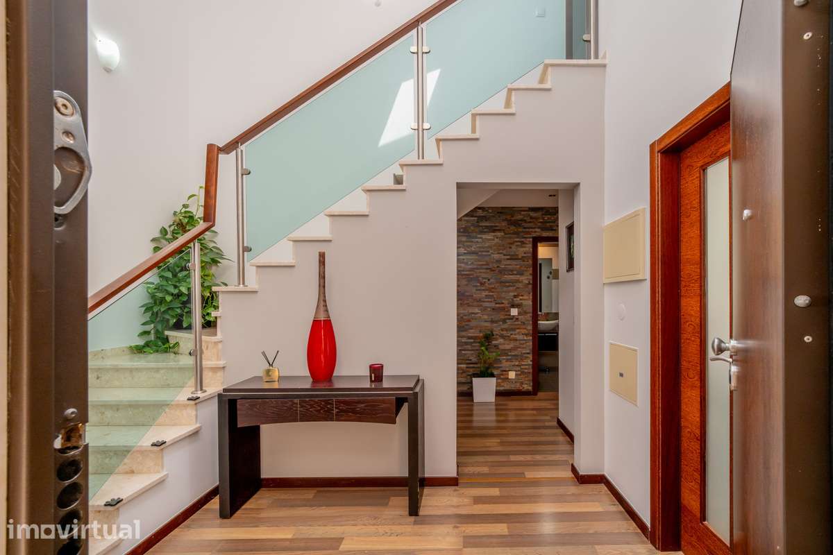 Apartamento T2+2 Duplex, Santa Cruz c/Vista Mar, Garagem e Arrecadação - Grande imagem: 3/33