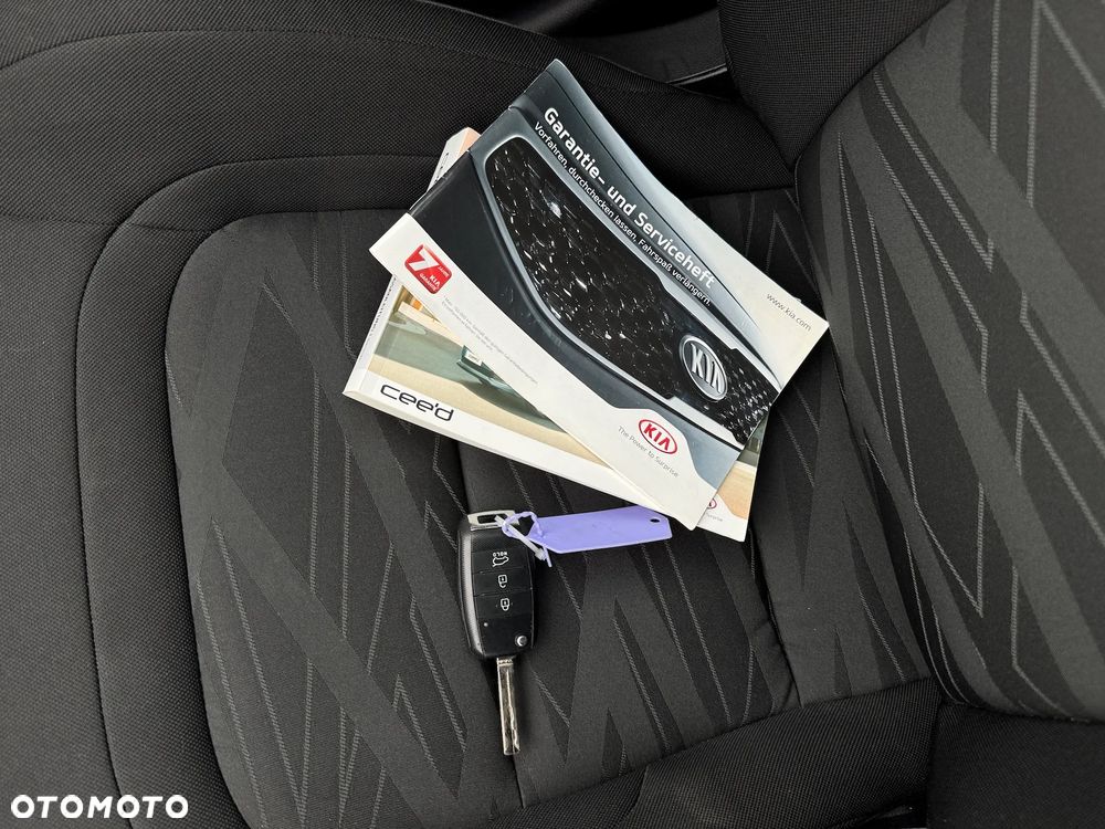 Kia Ceed - 13