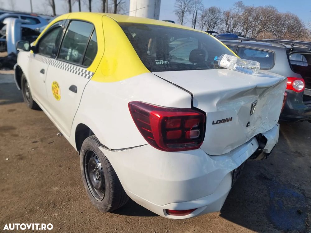 timonerie stop tripla oglinda usa portiera stanga dreapta  spira volan panou  clima cd-player ceasuri bord torpedou  grile ventilatie bord vas expansiune lichid parbriz  tulumba pompa frana Dacia Logan 2 facelift, an 2017, motor 1.0 SCe, 74cp cutie de viteze manuala 5 trepte cod JH3372 - 3