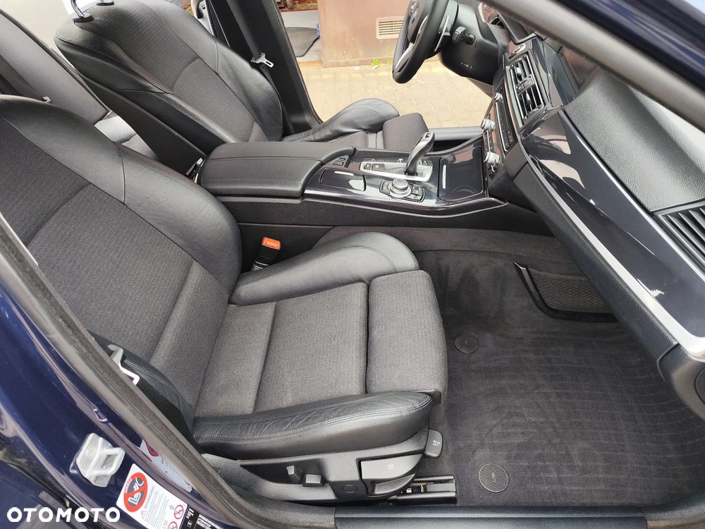 BMW Seria 5 520d xDrive - 9