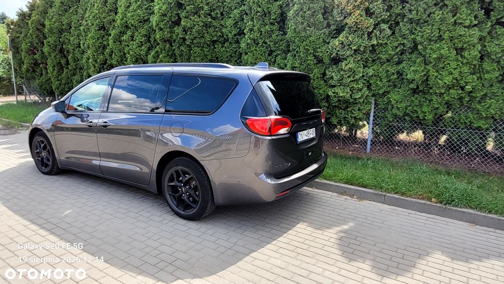 Chrysler Pacifica - 5