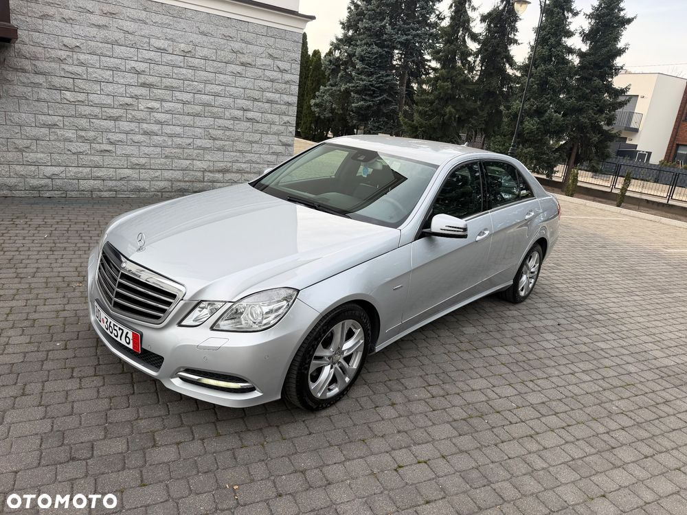 Mercedes-Benz E-Class 2011 photo 2