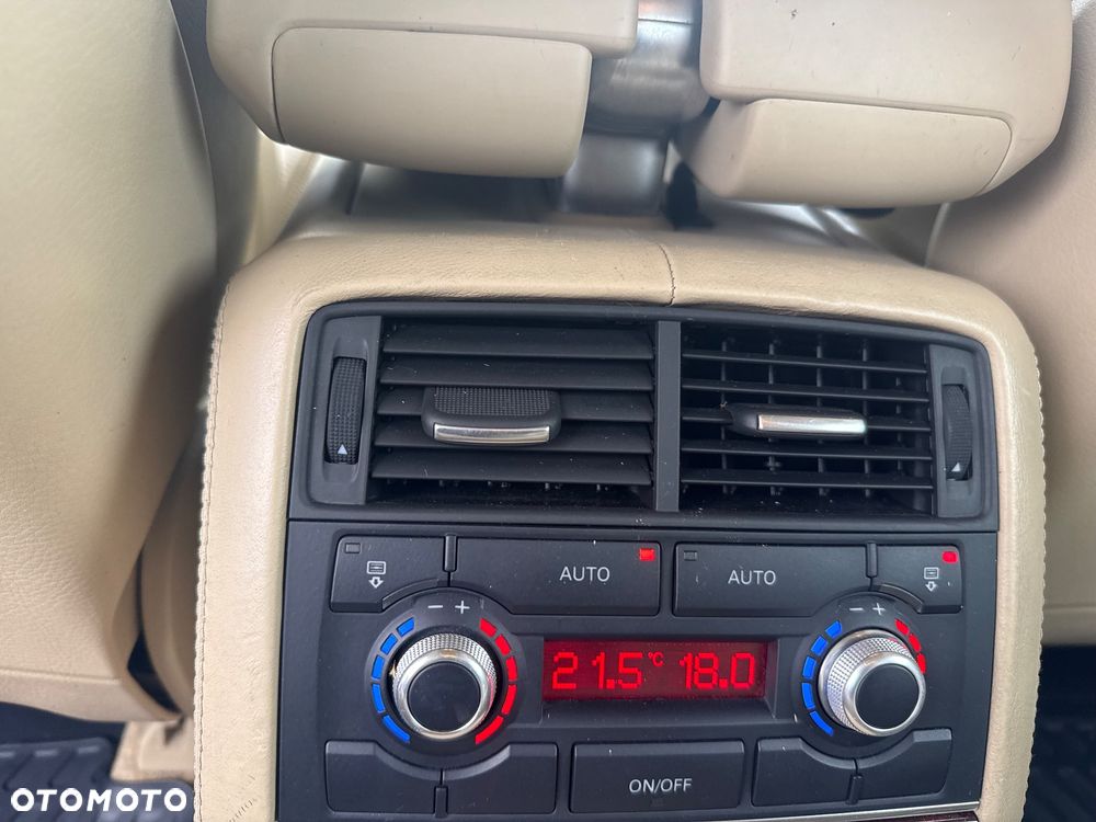 Audi A8 4.2 Quattro - 11