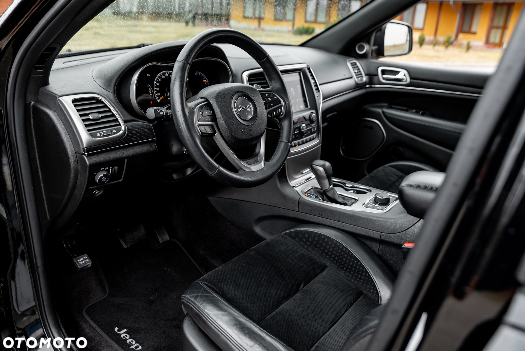 Jeep Grand Cherokee - 22