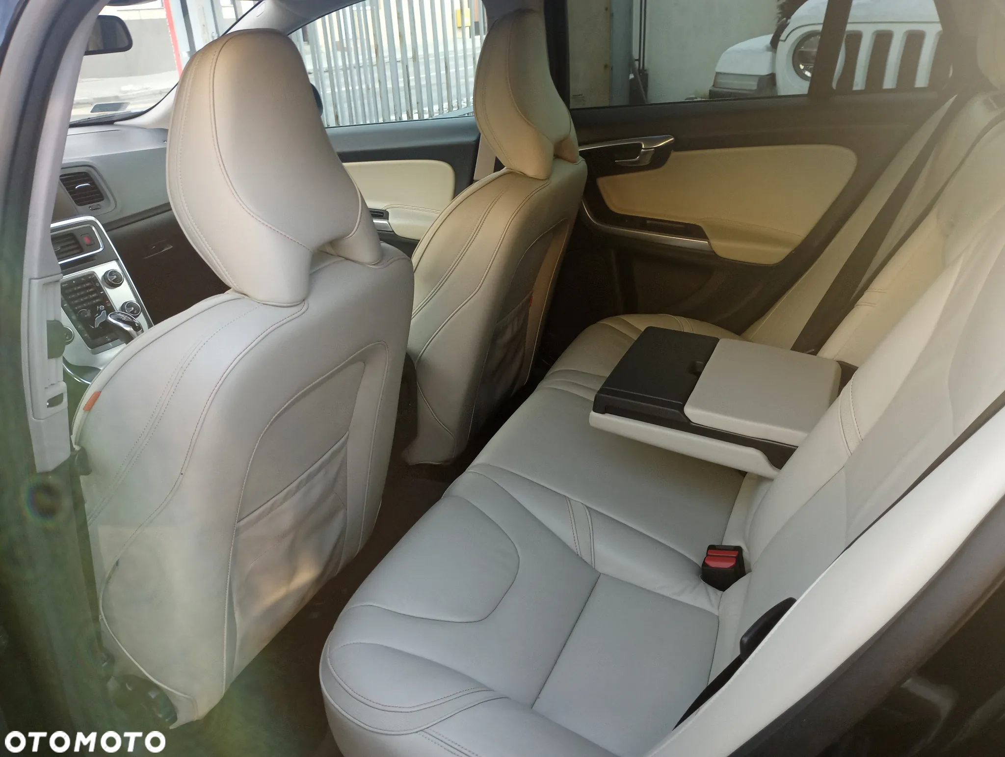 Volvo V60 D4 Drive-E Ocean Race - 11
