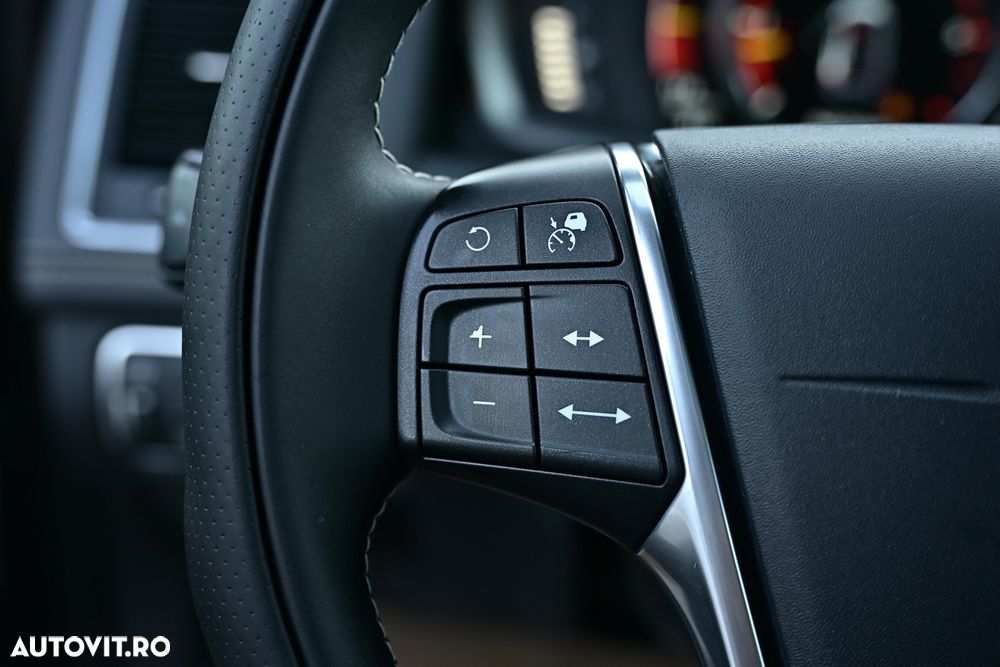 Volvo XC 60 D5 AWD Geartronic Summum - 30