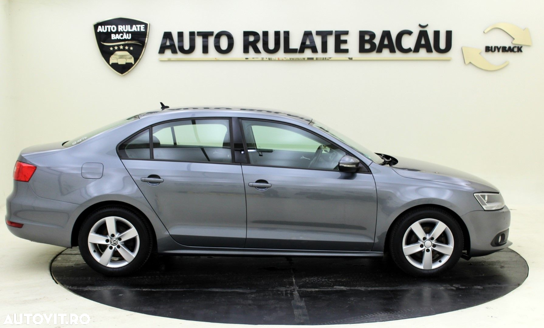 Volkswagen Jetta - 4