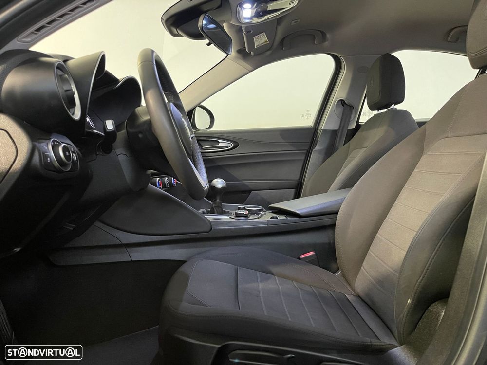 Alfa Romeo Giulia 2.2 D - 11