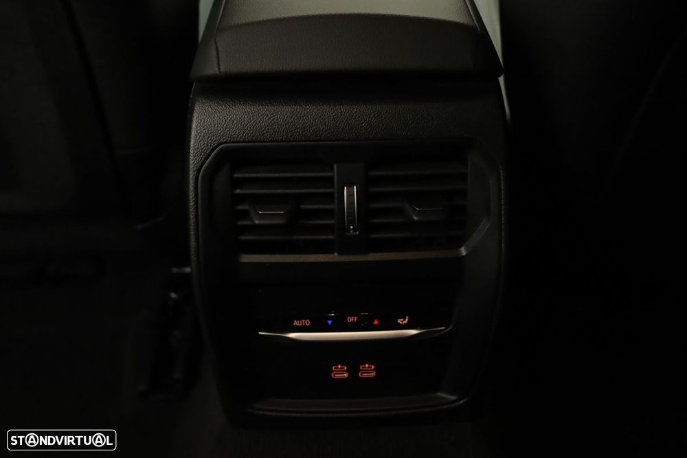 BMW 330 e Edição Desportiva M Auto - 23