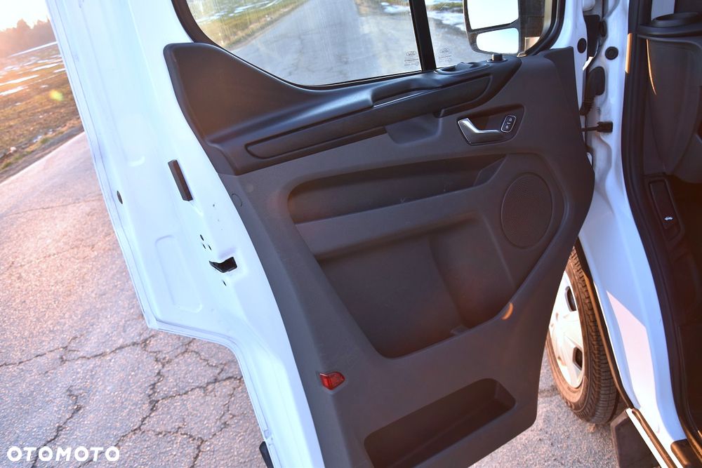 Ford TRANSIT CUSTOM 300 L2H1 - 19