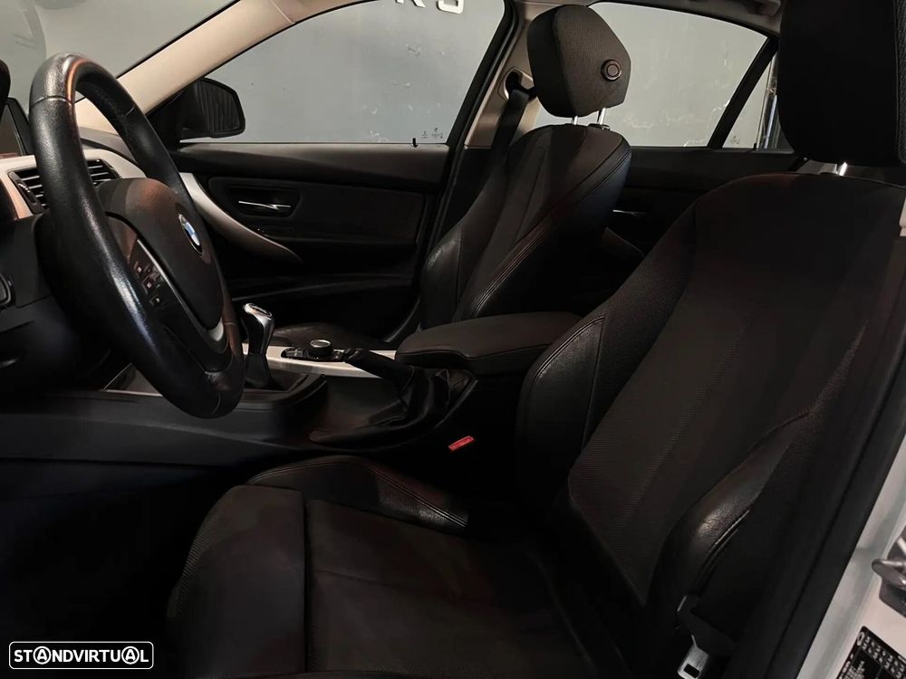 BMW 318 d Line Sport - 13
