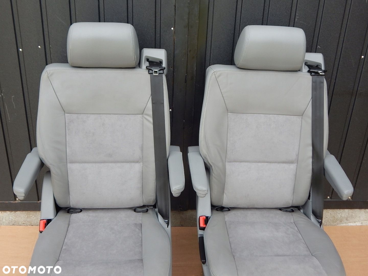 VW T5 MULTIVAN fotel tył NIEOBROTOWY II RZĄD podłokietnik Skóra Alcantara - 4