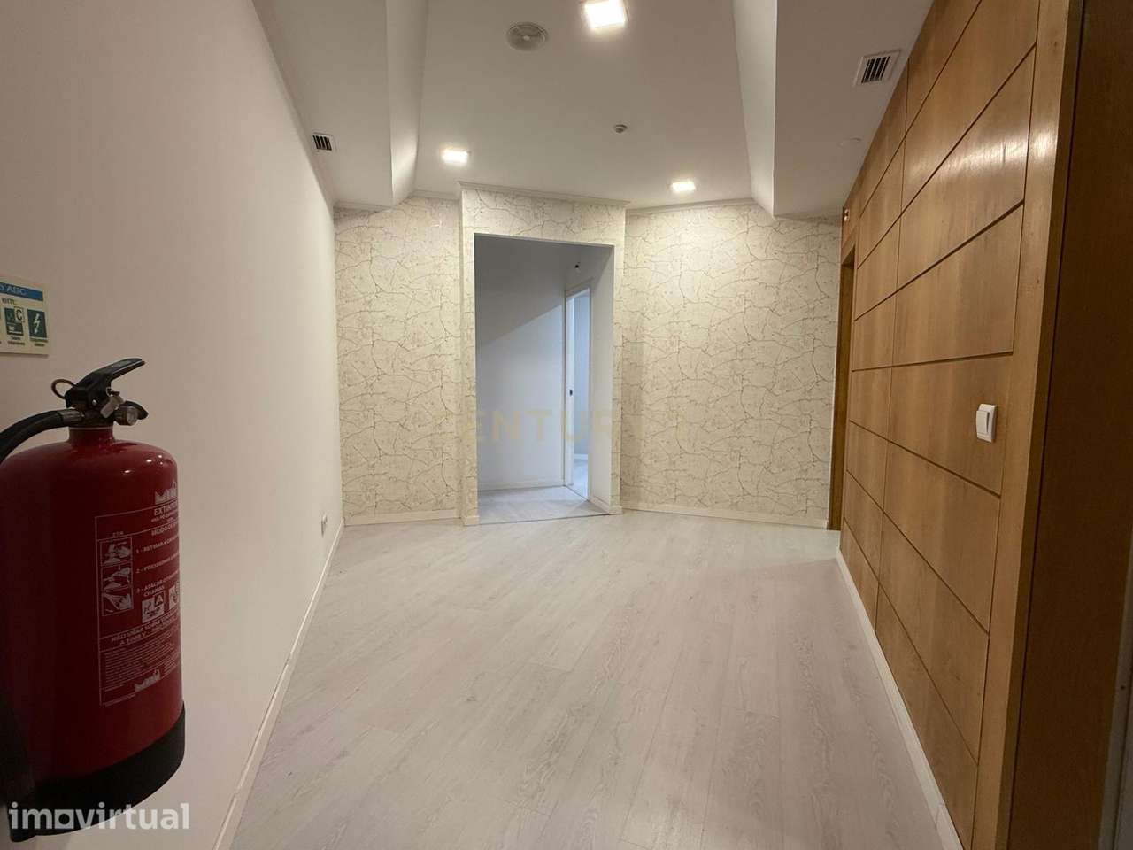 Excelente espaço comercial 130m2 em zona primium Almada - Grande imagem: 3/30