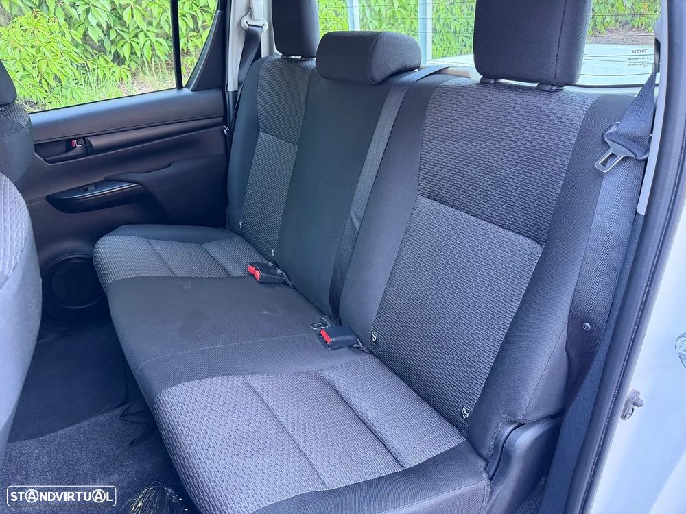 Toyota Hilux 2.4 D-4D CD 5L - 23