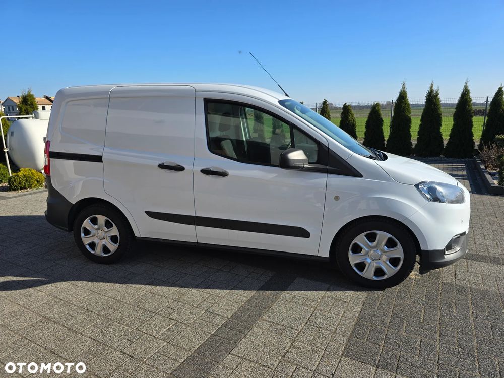 Ford Transit Courier - 1
