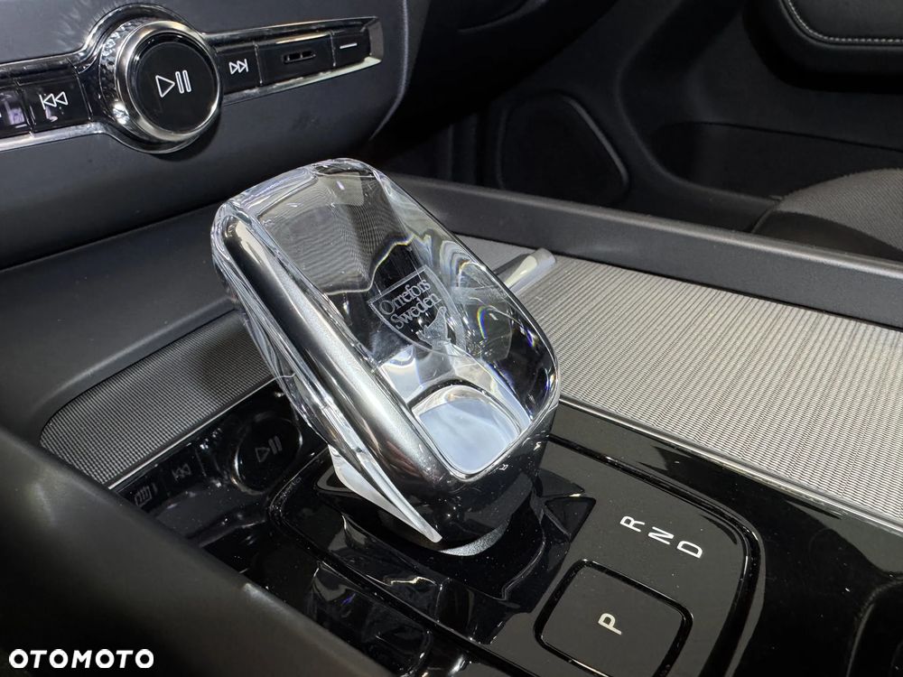 Volvo XC 60 B5 D AWD Plus Dark - 28