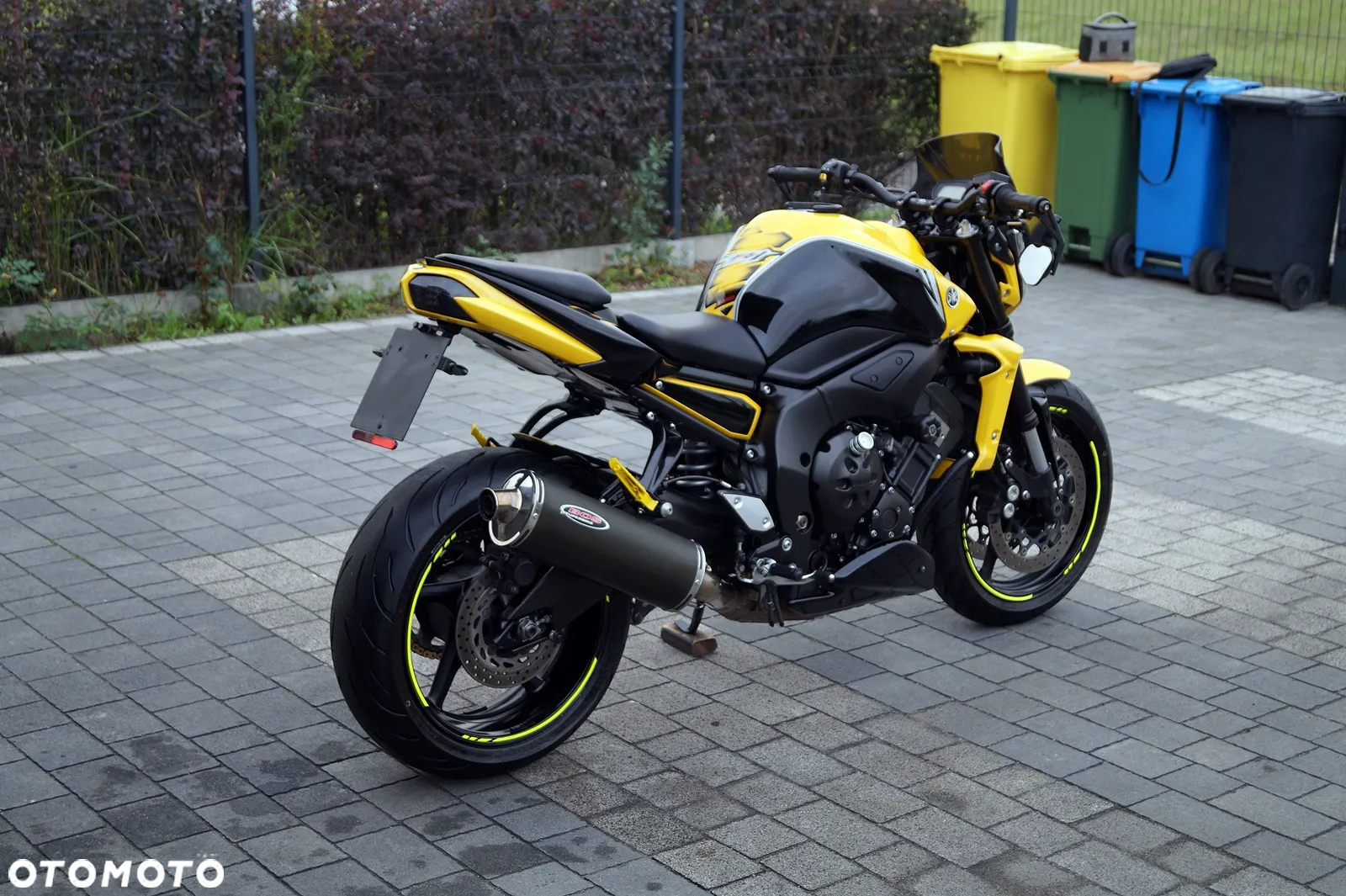 Yamaha FZ - 11