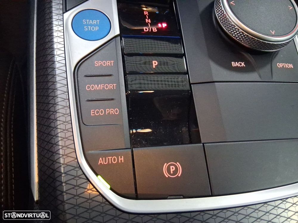 BMW i4 eDrive35 Edição Desportiva M - 21