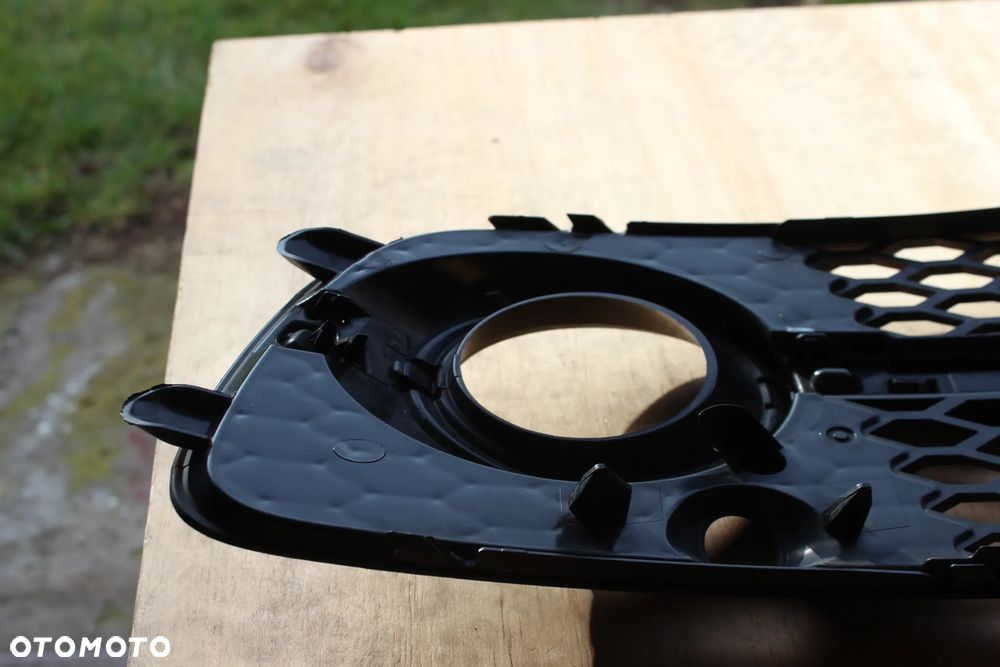 KRATKA ZDERZAKA LEWA AUDI Q5 8R0 LIFT S LINE 8R0807681S 2014 - 10