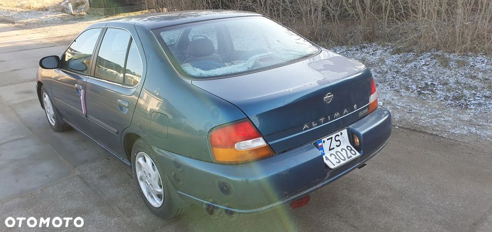 Nissan Altima - 4