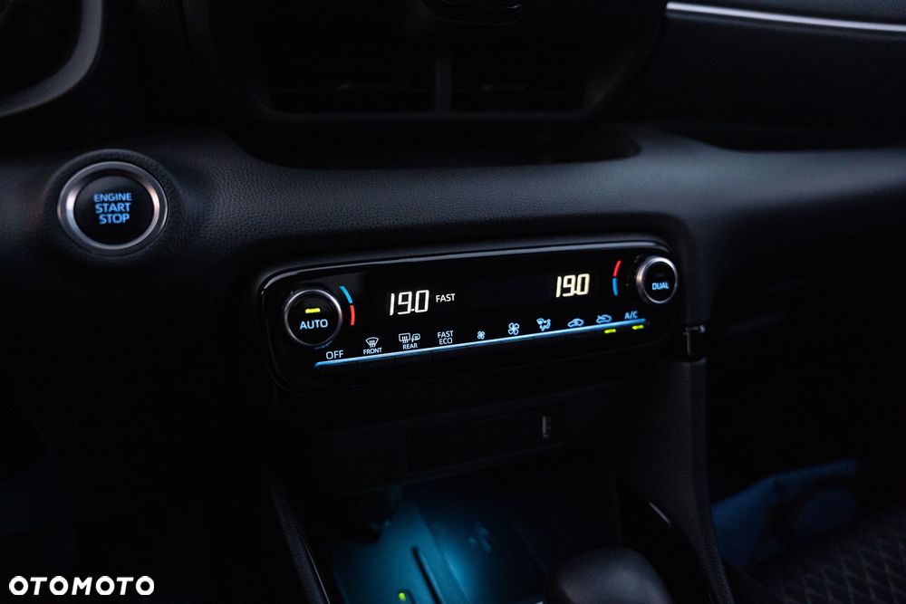 Toyota Yaris 1.5 Premiere Edition CVT - 35