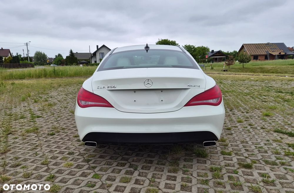 Mercedes-Benz CLA 250 4Matic 7G-DCT Sport - 8