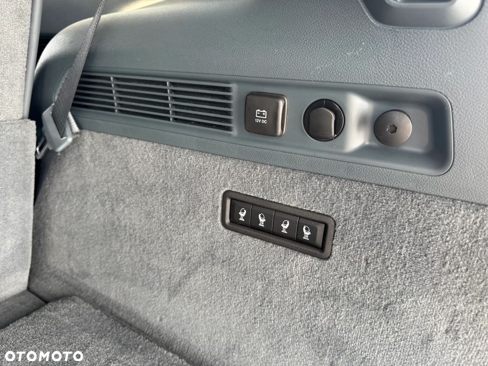 Jeep Grand Wagoneer - 15