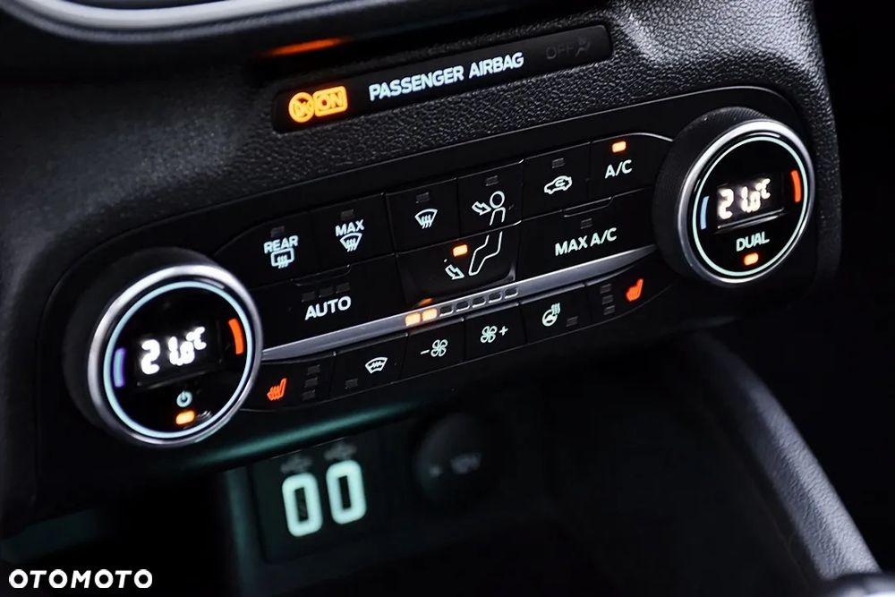 Ford Focus 1.5 EcoBlue Start-Stopp-System TITANIUM DESIGN - 25