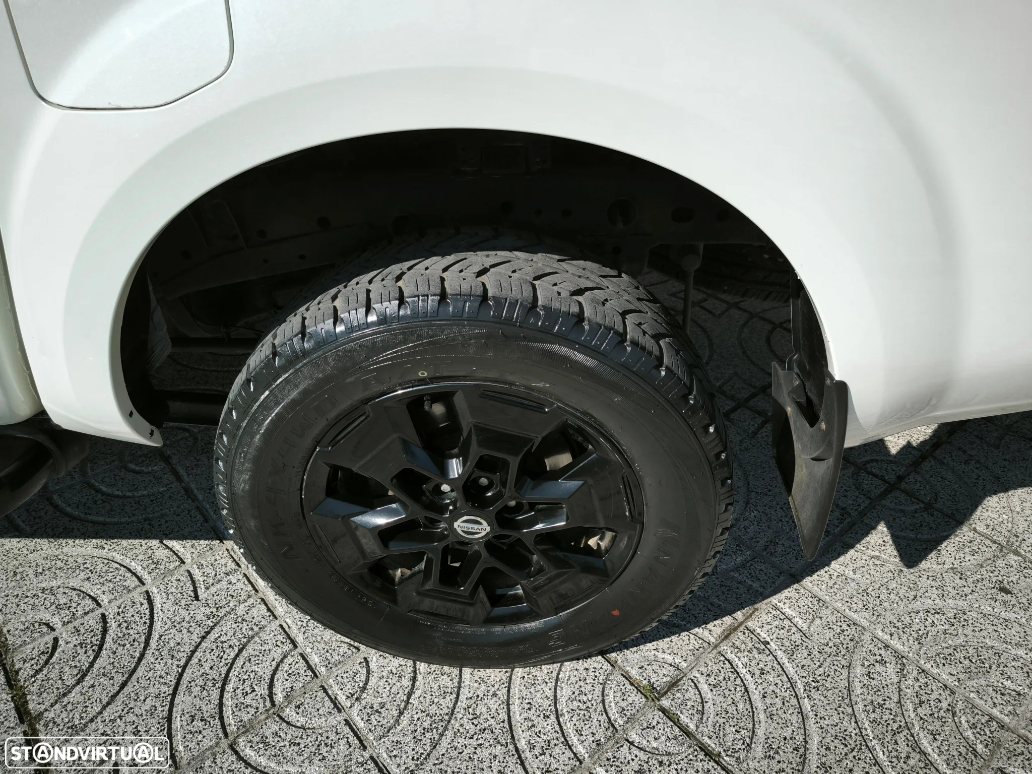 Nissan Navara 2.3 dCi CD 4WD N-Guard - 26