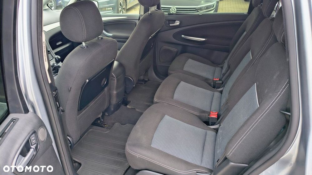 Ford S-Max - 12