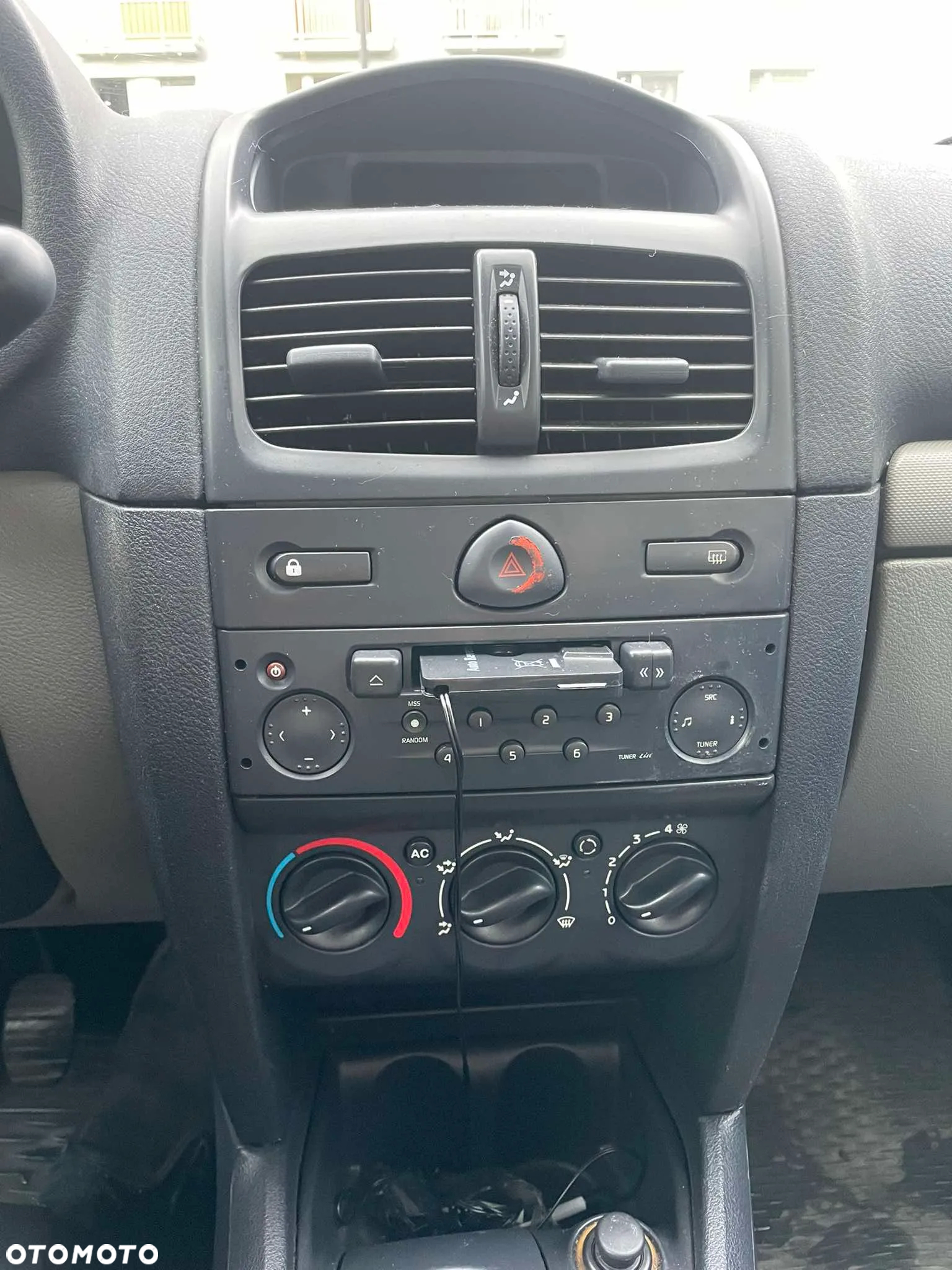 Renault Clio - 24